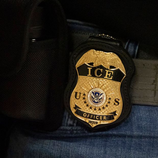 Agentes de ICE ya no podrán hacer detenciones con base en perfil racial